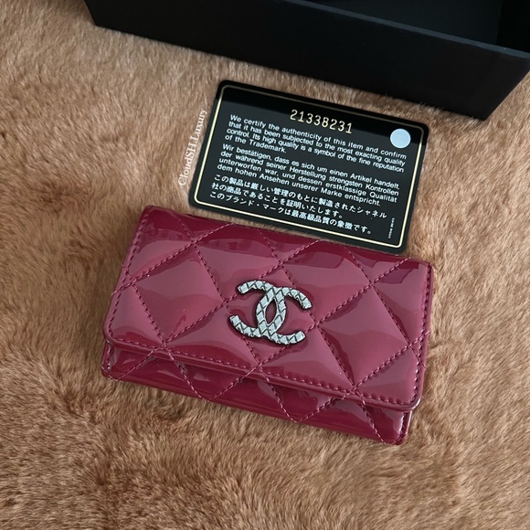 Auth Chanel Dark Pink Patent Quilted 6 Ring Key Holder - Great Condition - Picture 12 of 13